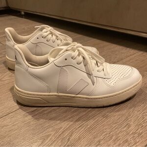EUC Veja Sneakers